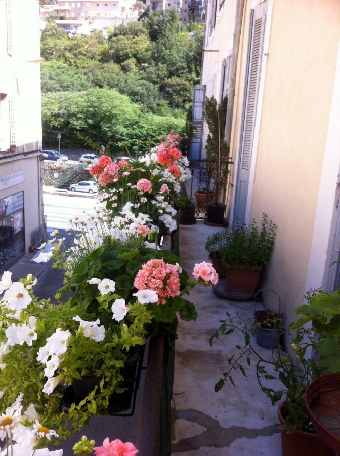 Chez Christel Bed & Breakfast Apt Exterior photo